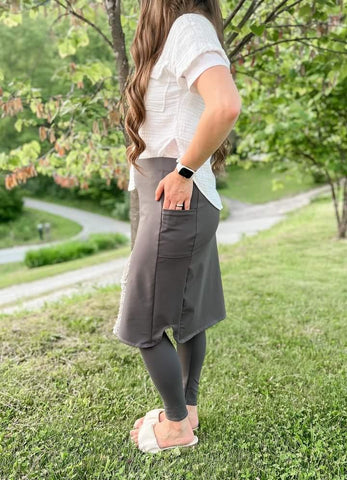 Pencil Style Side Pocket Athletic Skirt in Gray