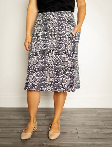Black & White Print Side Pocket Style A-Line Swim Skirt with Hidden Leggings